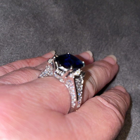 INCREDIBLY Beautiful Ornate Bohemian Sapphire Cubic Zirconia Ring - Picture 3 of 12
